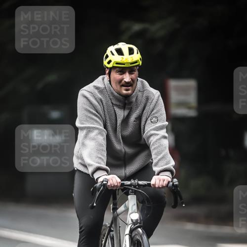 13.09.2026 - Stadtparktriathlon H.Heesch http://msf.ph/oto/10369751 13.09.2026 10:19:09 Radfahren 247, 254, 274, 309, 465 meine-sportfotos.de