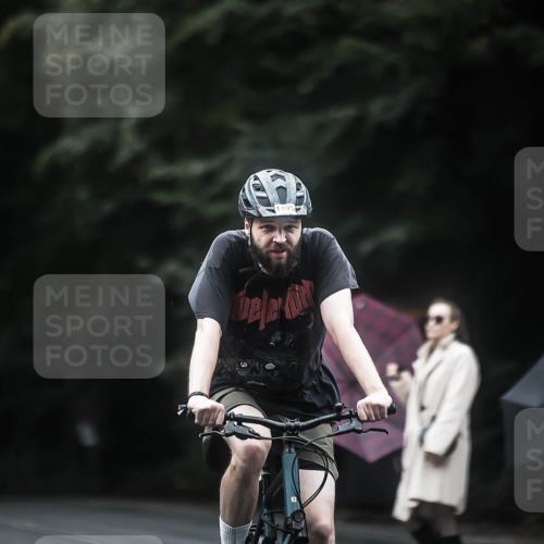 13.09.2026 - Stadtparktriathlon H.Heesch http://msf.ph/oto/10369761 13.09.2026 13:22:23 Radfahren 1195 meine-sportfotos.de