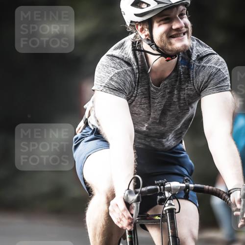 13.09.2026 - Stadtparktriathlon H.Heesch http://msf.ph/oto/10369775 13.09.2026 10:48:52 Radfahren 404, 451, 573 meine-sportfotos.de