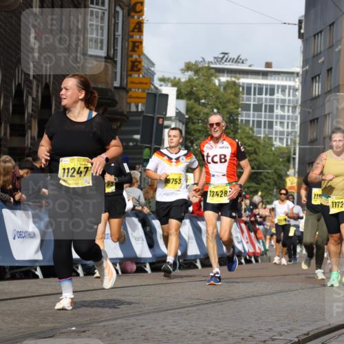 13.09.2026 - 21. swb-Marathon Bremen Strokosch-Dieckow http://msf.ph/oto/10369912 13.09.2026 11:01:01 Ziel 10263, 10272, 10275, 10306, 10369, 10857, 11055, 11162, 11180, 11343, 11475, 11556, 11687, 11708, 11769, 11797, 11804, 11819, 11838, 11959, 12006, 12397, 12430, 10639, 10892, 10964, 10965, 11049, 11116, 11260, 11306, 11428, 11681, 11682, 11751, 11813, 11816, 11850, 12241, 12245, 12283, 12390, 12391 meine-sportfotos.de