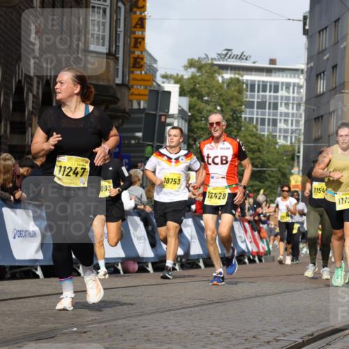 13.09.2026 - 21. swb-Marathon Bremen Strokosch-Dieckow http://msf.ph/oto/10369938 13.09.2026 11:01:01 Ziel 10263, 10272, 10275, 10306, 10369, 10857, 11055, 11162, 11180, 11343, 11475, 11556, 11687, 11708, 11769, 11797, 11804, 11819, 11838, 11959, 12006, 12397, 12430, 10639, 10892, 10964, 10965, 11049, 11116, 11260, 11306, 11428, 11681, 11682, 11751, 11813, 11816, 11850, 12241, 12245, 12283, 12390, 12391 meine-sportfotos.de