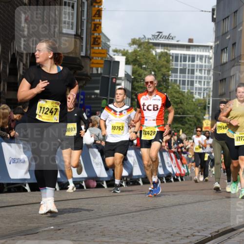 13.09.2026 - 21. swb-Marathon Bremen Strokosch-Dieckow http://msf.ph/oto/10369972 13.09.2026 11:01:01 Ziel 10263, 10272, 10275, 10306, 10369, 10857, 11055, 11162, 11180, 11343, 11475, 11556, 11687, 11708, 11769, 11797, 11804, 11819, 11838, 11959, 12006, 12397, 12430, 10639, 10892, 10964, 10965, 11049, 11116, 11260, 11306, 11428, 11681, 11682, 11751, 11813, 11816, 11850, 12241, 12245, 12283, 12390, 12391 meine-sportfotos.de