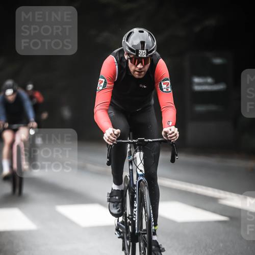13.09.2026 - Stadtparktriathlon H.Heesch http://msf.ph/oto/10370035 13.09.2026 10:19:33 Radfahren 225, 229, 264, 286, 305, 307, 322 meine-sportfotos.de
