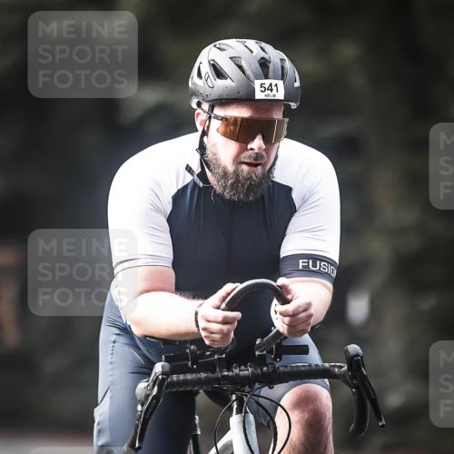 13.09.2026 - Stadtparktriathlon H.Heesch http://msf.ph/oto/10370039 13.09.2026 10:49:12 Radfahren 386, 476, 541 meine-sportfotos.de