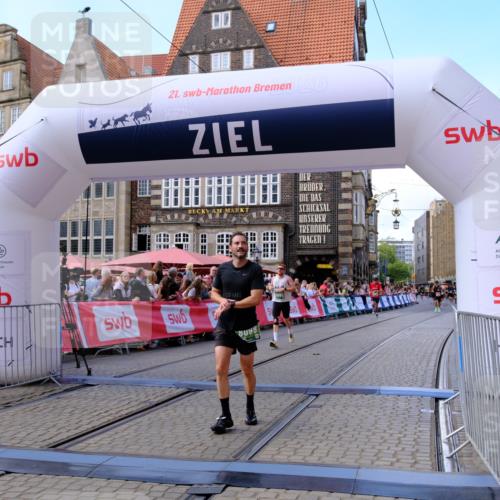 13.09.2026 - 21. swb-Marathon Bremen Tim E. http://msf.ph/oto/10370045 13.09.2026 13:07:47 Ziel 819, 2135, 2706, 3043, 3118, 4743, 5570, 5976, 7803, 8060, 8098, 8467, 8611, 9035 meine-sportfotos.de