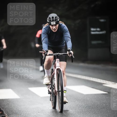 13.09.2026 - Stadtparktriathlon H.Heesch http://msf.ph/oto/10370055 13.09.2026 10:19:35 Radfahren 225, 229, 260, 286, 305, 307, 322 meine-sportfotos.de