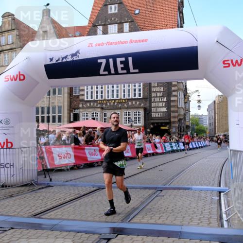 13.09.2026 - 21. swb-Marathon Bremen Tim E. http://msf.ph/oto/10370065 13.09.2026 13:07:47 Ziel 819, 2135, 2706, 3043, 3118, 4743, 5570, 5976, 7803, 8060, 8098, 8467, 8611, 9035 meine-sportfotos.de