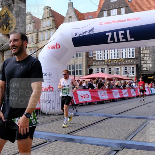 13.09.2026 - 21. swb-Marathon Bremen Tim E. http://msf.ph/oto/10370139 13.09.2026 13:07:49 Ziel 819, 2135, 2706, 3043, 4743, 4990, 5570, 5976, 7803, 8060, 8098, 8467, 8611, 9035 meine-sportfotos.de