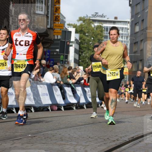 13.09.2026 - 21. swb-Marathon Bremen Strokosch-Dieckow http://msf.ph/oto/10370152 13.09.2026 11:01:04 Ziel 10263, 10272, 10275, 10306, 10367, 10368, 10857, 11055, 11162, 11180, 11247, 11343, 11475, 11556, 11687, 11708, 11797, 11804, 11819, 11838, 11959, 12006, 12397, 12430, 10892, 10964, 10965, 11049, 11116, 11260, 11306, 11428, 11681, 11682, 11751, 11813, 11816, 12241, 12245, 12283, 12390, 12391 meine-sportfotos.de