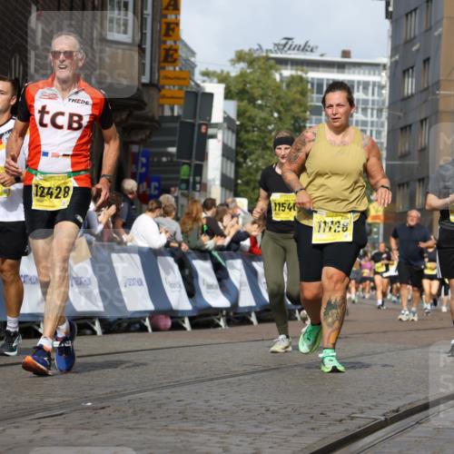 13.09.2026 - 21. swb-Marathon Bremen Strokosch-Dieckow http://msf.ph/oto/10370183 13.09.2026 11:01:04 Ziel 10263, 10272, 10275, 10306, 10367, 10368, 10857, 11055, 11162, 11180, 11247, 11343, 11475, 11556, 11687, 11708, 11797, 11804, 11819, 11838, 11959, 12006, 12397, 12430, 10892, 10964, 10965, 11049, 11116, 11260, 11306, 11428, 11681, 11682, 11751, 11813, 11816, 12241, 12245, 12283, 12390, 12391 meine-sportfotos.de