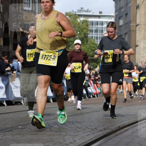 13.09.2026 - 21. swb-Marathon Bremen Strokosch-Dieckow http://msf.ph/oto/10370213 13.09.2026 11:01:06 Ziel 10263, 10272, 10275, 10306, 10367, 10368, 10857, 11055, 11162, 11180, 11247, 11343, 11359, 11475, 11556, 11687, 11708, 11797, 11804, 11819, 11838, 11959, 12006, 12397, 12428, 12430, 10892, 10964, 10965, 11260, 11306, 11428, 11681, 11682, 11751, 11813, 11816, 12241, 12245, 12283, 12390, 12391 meine-sportfotos.de