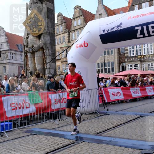 13.09.2026 - 21. swb-Marathon Bremen Tim E. http://msf.ph/oto/10370221 13.09.2026 13:07:52 Ziel 819, 2135, 2706, 4743, 4990, 5570, 5976, 7558, 7803, 8060, 8098, 8467, 8611, 8737, 9035 meine-sportfotos.de