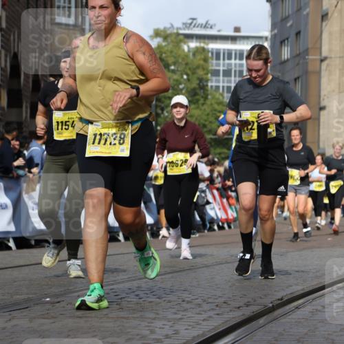 13.09.2026 - 21. swb-Marathon Bremen Strokosch-Dieckow http://msf.ph/oto/10370234 13.09.2026 11:01:06 Ziel 10263, 10272, 10275, 10306, 10367, 10368, 10857, 11055, 11162, 11180, 11247, 11343, 11359, 11475, 11556, 11687, 11708, 11797, 11804, 11819, 11838, 11959, 12006, 12397, 12428, 12430, 10892, 10964, 10965, 11260, 11306, 11428, 11681, 11682, 11751, 11813, 11816, 12241, 12245, 12283, 12390, 12391 meine-sportfotos.de