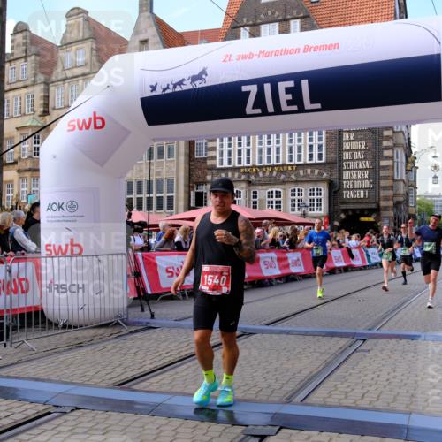 13.09.2026 - 21. swb-Marathon Bremen Tim E. http://msf.ph/oto/10370361 13.09.2026 13:07:58 Ziel 819, 969, 2135, 4732, 4852, 4990, 5570, 5976, 7558, 7803, 8467, 8611, 8737, 9035, 9356 meine-sportfotos.de