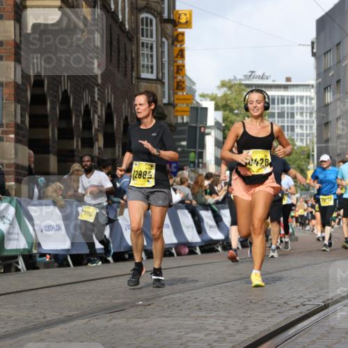 13.09.2026 - 21. swb-Marathon Bremen Strokosch-Dieckow http://msf.ph/oto/10370586 13.09.2026 11:01:11 Ziel 10093, 10263, 10367, 10368, 10428, 10753, 10857, 11055, 11247, 11343, 11359, 11475, 11540, 11556, 11728, 11797, 11804, 11819, 11959, 12006, 12116, 12397, 12428, 10647, 10648, 10678, 11260, 11306, 11459, 11751, 11796, 11813, 11816, 11969, 11970, 12062, 12245, 12283, 12390, 12391 meine-sportfotos.de