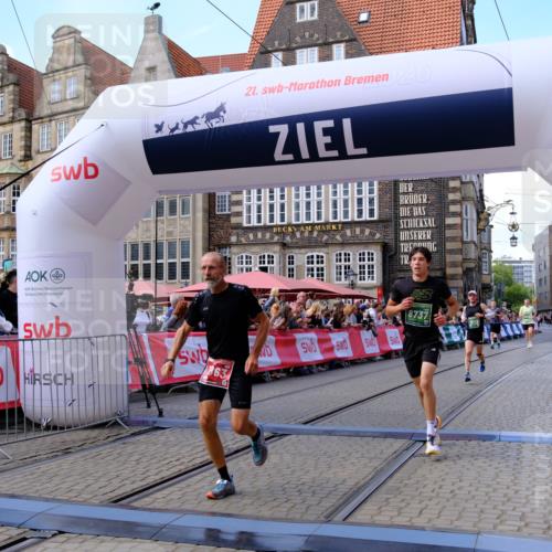 13.09.2026 - 21. swb-Marathon Bremen Tim E. http://msf.ph/oto/10370595 13.09.2026 13:08:03 Ziel 819, 969, 2135, 4732, 4852, 4990, 5570, 5976, 7558, 8611, 8737, 9035, 9356 meine-sportfotos.de