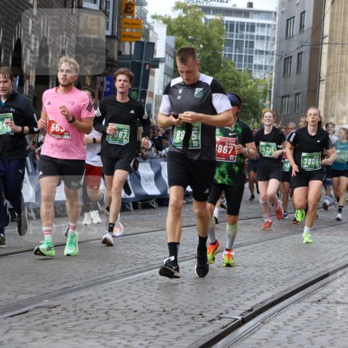 13.09.2026 - 21. swb-Marathon Bremen Strokosch-Dieckow http://msf.ph/oto/10370622 13.09.2026 13:36:28 Ziel 563, 1072, 1867, 2339, 2931, 2949, 3026, 3224, 3291, 3489, 4016, 4989, 5259, 5276, 5800, 6642, 6778, 6874, 6982, 7043, 7256, 7379, 7865, 8227, 8275, 8488, 8511, 8731, 8941, 9026, 9076, 9226, 9243, 9497, 9564, 13179, 13238, 164, 2467, 2673, 2731, 2819, 2823, 3067, 3585, 3815, 4006, 4050, 4182, 4216, 4304, 4414, 4676, 4892, 5061, 5656, 5781, 6280, 6340, 6516, 6527, 6568, 7039, 7229, 7237, 7249, 7344, 7656, 7765, 7808, 8723, 8790, 9776 meine-sportfotos.de