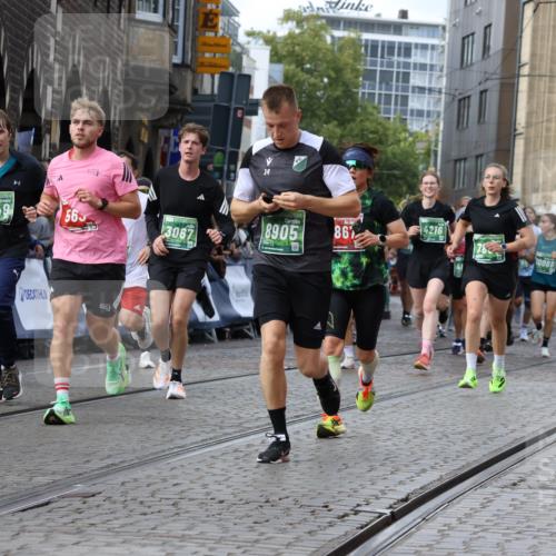 13.09.2026 - 21. swb-Marathon Bremen Strokosch-Dieckow http://msf.ph/oto/10370695 13.09.2026 13:36:28 Ziel 563, 1072, 1867, 2339, 2931, 2949, 3026, 3224, 3291, 3489, 4016, 4989, 5259, 5276, 5800, 6642, 6778, 6874, 6982, 7043, 7256, 7379, 7865, 8227, 8275, 8488, 8511, 8731, 8941, 9026, 9076, 9226, 9243, 9497, 9564, 13179, 13238, 164, 2467, 2673, 2731, 2819, 2823, 3067, 3585, 3815, 4006, 4050, 4182, 4216, 4304, 4414, 4676, 4892, 5061, 5656, 5781, 6280, 6340, 6516, 6527, 6568, 7039, 7229, 7237, 7249, 7344, 7656, 7765, 7808, 8723, 8790, 9776 meine-sportfotos.de