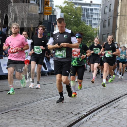 13.09.2026 - 21. swb-Marathon Bremen Strokosch-Dieckow http://msf.ph/oto/10370719 13.09.2026 13:36:28 Ziel 563, 1072, 1867, 2339, 2931, 2949, 3026, 3224, 3291, 3489, 4016, 4989, 5259, 5276, 5800, 6642, 6778, 6874, 6982, 7043, 7256, 7379, 7865, 8227, 8275, 8488, 8511, 8731, 8941, 9026, 9076, 9226, 9243, 9497, 9564, 13179, 13238, 164, 2467, 2673, 2731, 2819, 2823, 3067, 3585, 3815, 4006, 4050, 4182, 4216, 4304, 4414, 4676, 4892, 5061, 5656, 5781, 6280, 6340, 6516, 6527, 6568, 7039, 7229, 7237, 7249, 7344, 7656, 7765, 7808, 8723, 8790, 9776 meine-sportfotos.de