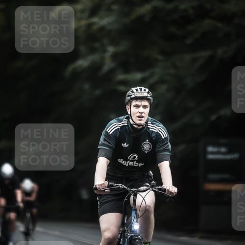 13.09.2026 - Stadtparktriathlon H.Heesch http://msf.ph/oto/10370727 13.09.2026 13:24:47 Radfahren 1330, 1389, 1443, 1462, 1495, 1502 meine-sportfotos.de