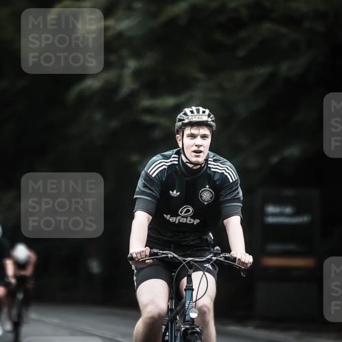 13.09.2026 - Stadtparktriathlon H.Heesch http://msf.ph/oto/10370731 13.09.2026 13:24:47 Radfahren 1330, 1389, 1443, 1462, 1495, 1502 meine-sportfotos.de