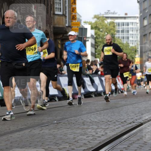 13.09.2026 - 21. swb-Marathon Bremen Strokosch-Dieckow http://msf.ph/oto/10370892 13.09.2026 11:01:15 Ziel 10093, 10367, 10368, 10428, 10639, 10753, 10857, 11055, 11247, 11359, 11540, 11728, 11797, 11804, 11819, 11850, 11959, 12006, 12085, 12116, 12397, 12428, 10181, 10560, 10647, 10648, 10678, 11459, 11467, 11550, 11551, 11666, 11788, 11796, 11798, 11813, 11969, 11970, 12047, 12062 meine-sportfotos.de