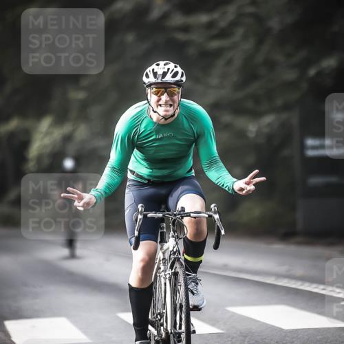 13.09.2026 - Stadtparktriathlon H.Heesch http://msf.ph/oto/10370906 13.09.2026 10:50:26 Radfahren 478, 480 meine-sportfotos.de
