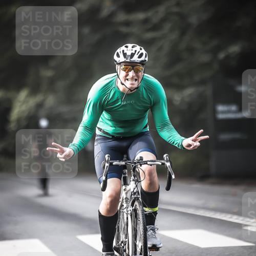 13.09.2026 - Stadtparktriathlon H.Heesch http://msf.ph/oto/10370910 13.09.2026 10:50:27 Radfahren 478, 480, 555 meine-sportfotos.de