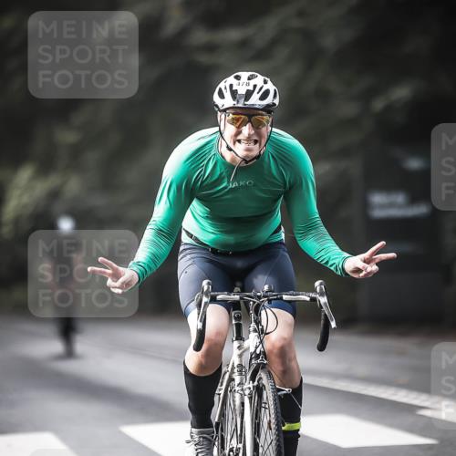 13.09.2026 - Stadtparktriathlon H.Heesch http://msf.ph/oto/10370916 13.09.2026 10:50:27 Radfahren 478, 480, 555 meine-sportfotos.de