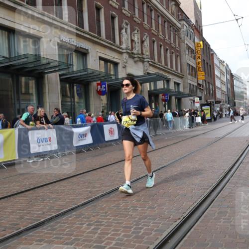 13.09.2026 - 21. swb-Marathon Bremen Strokosch-Dieckow http://msf.ph/oto/10370918 13.09.2026 11:30:31 Ziel 12535, 10650, 11025, 11195 meine-sportfotos.de