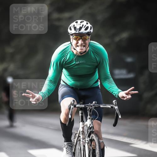 13.09.2026 - Stadtparktriathlon H.Heesch http://msf.ph/oto/10370923 13.09.2026 10:50:27 Radfahren 478, 480, 555 meine-sportfotos.de