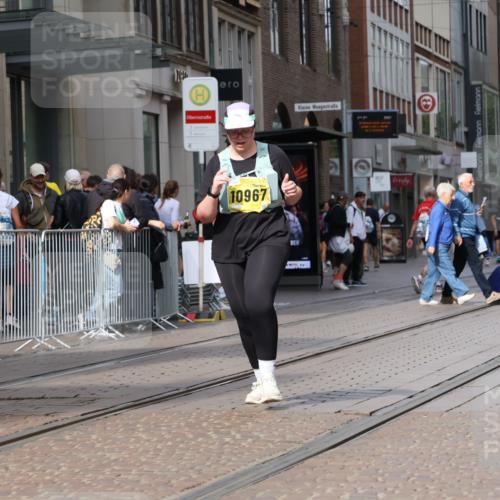 13.09.2026 - 21. swb-Marathon Bremen Strokosch-Dieckow http://msf.ph/oto/10370964 13.09.2026 11:30:53 Ziel 10967, 12535 meine-sportfotos.de