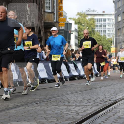 13.09.2026 - 21. swb-Marathon Bremen Strokosch-Dieckow http://msf.ph/oto/10370969 13.09.2026 11:01:15 Ziel 10093, 10367, 10368, 10428, 10639, 10753, 10857, 11055, 11247, 11359, 11540, 11728, 11797, 11804, 11819, 11850, 11959, 12006, 12085, 12116, 12397, 12428, 10181, 10560, 10647, 10648, 10678, 11459, 11467, 11550, 11551, 11666, 11788, 11796, 11798, 11813, 11969, 11970, 12047, 12062 meine-sportfotos.de
