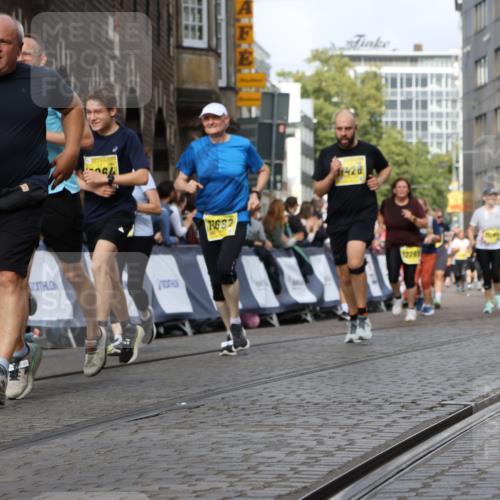 13.09.2026 - 21. swb-Marathon Bremen Strokosch-Dieckow http://msf.ph/oto/10370988 13.09.2026 11:01:15 Ziel 10093, 10367, 10368, 10428, 10639, 10753, 10857, 11055, 11247, 11359, 11540, 11728, 11797, 11804, 11819, 11850, 11959, 12006, 12085, 12116, 12397, 12428, 10181, 10560, 10647, 10648, 10678, 11459, 11467, 11550, 11551, 11666, 11788, 11796, 11798, 11813, 11969, 11970, 12047, 12062 meine-sportfotos.de