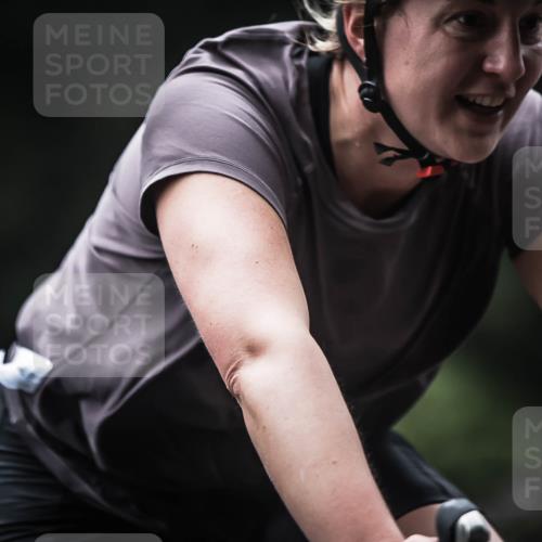 13.09.2026 - Stadtparktriathlon H.Heesch http://msf.ph/oto/10371017 13.09.2026 10:20:33 Radfahren 334, 335, 381, 383, 452 meine-sportfotos.de