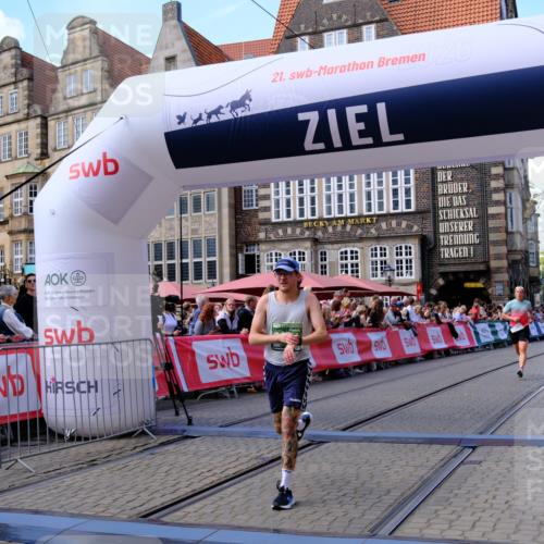 13.09.2026 - 21. swb-Marathon Bremen Tim E. http://msf.ph/oto/10371030 13.09.2026 13:08:29 Ziel 2098, 2266, 2844, 3808, 4247, 5594, 6692, 9582, 13091 meine-sportfotos.de