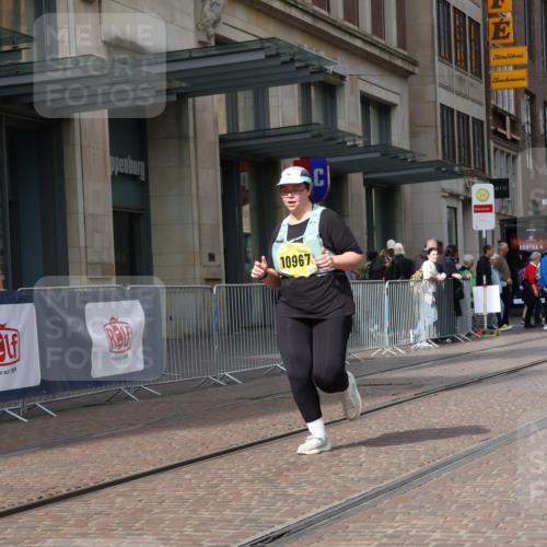 13.09.2026 - 21. swb-Marathon Bremen Strokosch-Dieckow http://msf.ph/oto/10371060 13.09.2026 11:30:55 Ziel 10967, 12535 meine-sportfotos.de