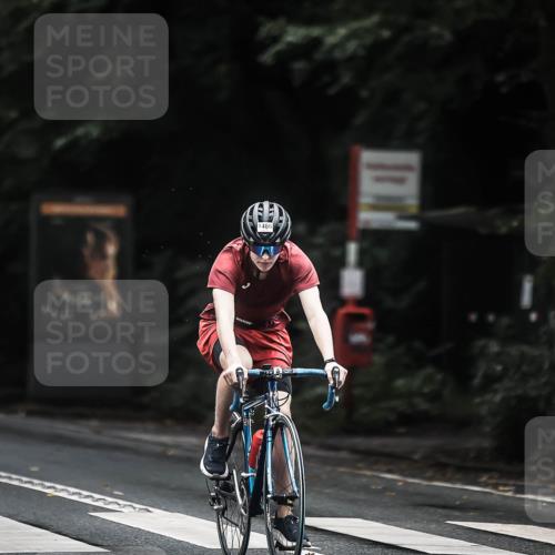 13.09.2026 - Stadtparktriathlon H.Heesch http://msf.ph/oto/10371164 13.09.2026 13:25:37 Radfahren 1304, 1358, 1475, 1486 meine-sportfotos.de