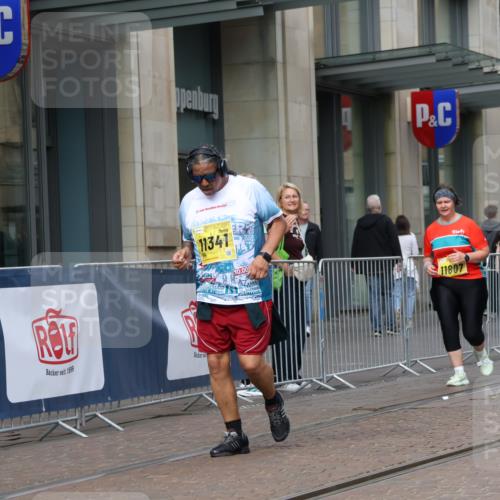 13.09.2026 - 21. swb-Marathon Bremen Strokosch-Dieckow http://msf.ph/oto/10371192 13.09.2026 11:31:34 Ziel 10317, 11341, 11807, 12163 meine-sportfotos.de
