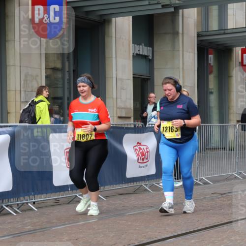 13.09.2026 - 21. swb-Marathon Bremen Strokosch-Dieckow http://msf.ph/oto/10371327 13.09.2026 11:31:38 Ziel 10317, 11341, 11807, 12163 meine-sportfotos.de
