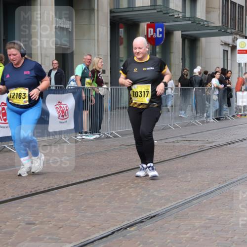 13.09.2026 - 21. swb-Marathon Bremen Strokosch-Dieckow http://msf.ph/oto/10371367 13.09.2026 11:31:39 Ziel 10317, 11341, 11807, 12163 meine-sportfotos.de