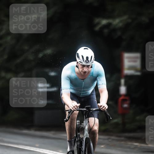 13.09.2026 - Stadtparktriathlon H.Heesch http://msf.ph/oto/10371387 13.09.2026 13:26:01 Radfahren 1382, 1392 meine-sportfotos.de