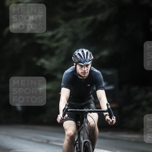 13.09.2026 - Stadtparktriathlon H.Heesch http://msf.ph/oto/10371411 13.09.2026 13:26:02 Radfahren 1382, 1392 meine-sportfotos.de