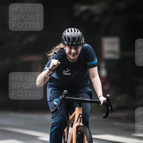 13.09.2026 - Stadtparktriathlon H.Heesch http://msf.ph/oto/10371415 13.09.2026 10:21:04 Radfahren 277, 298, 324, 354, 357, 386, 398 meine-sportfotos.de