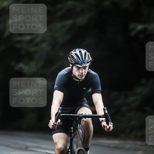 13.09.2026 - Stadtparktriathlon H.Heesch http://msf.ph/oto/10371417 13.09.2026 13:26:02 Radfahren 1382, 1392 meine-sportfotos.de