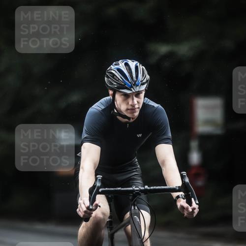 13.09.2026 - Stadtparktriathlon H.Heesch http://msf.ph/oto/10371437 13.09.2026 13:26:03 Radfahren 1382, 1392, 1472 meine-sportfotos.de