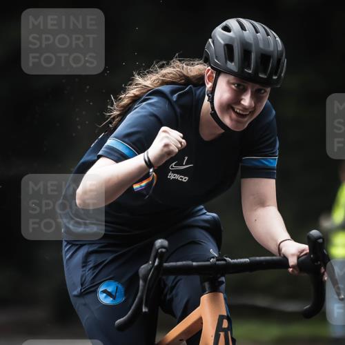 13.09.2026 - Stadtparktriathlon H.Heesch http://msf.ph/oto/10371439 13.09.2026 10:21:05 Radfahren 277, 298, 324, 386, 398 meine-sportfotos.de