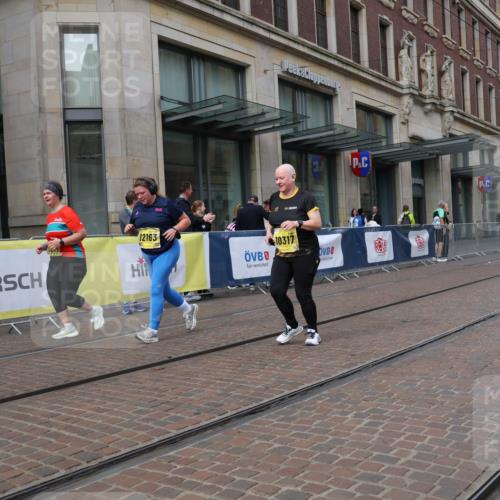 13.09.2026 - 21. swb-Marathon Bremen Strokosch-Dieckow http://msf.ph/oto/10371481 13.09.2026 11:31:41 Ziel 10317, 11341, 11807, 12163 meine-sportfotos.de