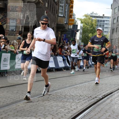 13.09.2026 - 21. swb-Marathon Bremen Strokosch-Dieckow http://msf.ph/oto/10371484 13.09.2026 13:36:42 Ziel 372, 900, 1738, 1880, 2339, 2467, 2692, 2700, 2949, 3067, 3410, 3591, 4049, 4643, 4989, 5781, 5800, 6527, 6642, 6778, 7249, 7379, 7808, 7865, 8511, 8525, 8731, 8905, 8941, 9026, 9427, 9564, 9899, 13038, 13238, 551, 813, 843, 1641, 1849, 1936, 2275, 3122, 3541, 3635, 3787, 3874, 3998, 4335, 5236, 5355, 5447, 5823, 6050, 6269, 6408, 6966, 7046, 7640, 8034, 8498, 8685, 9331, 9658, 9807 meine-sportfotos.de