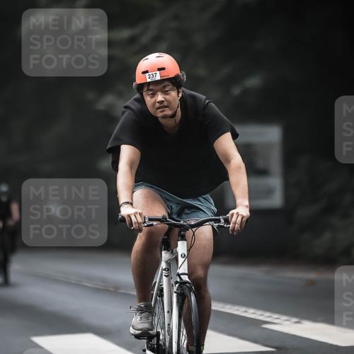 13.09.2026 - Stadtparktriathlon H.Heesch http://msf.ph/oto/10371508 13.09.2026 10:21:17 Radfahren 237, 265, 331, 353, 358, 392 meine-sportfotos.de